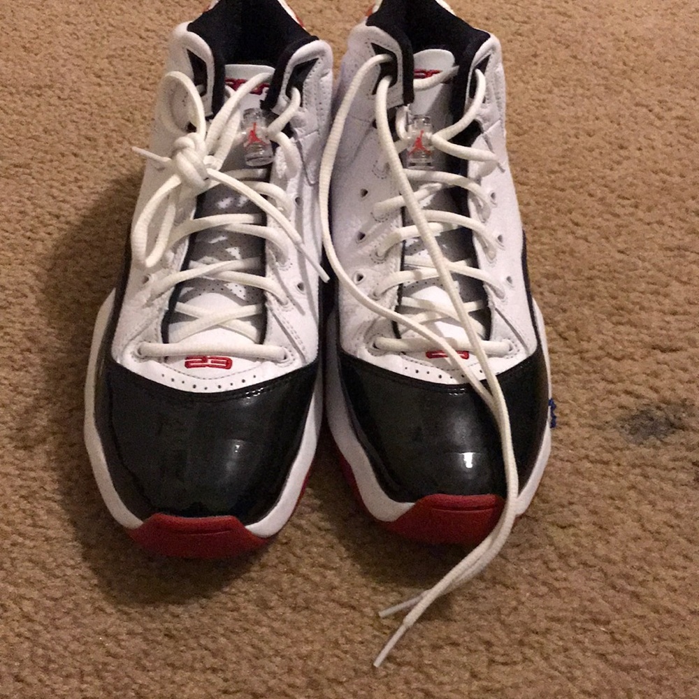 Air Jordan b locals